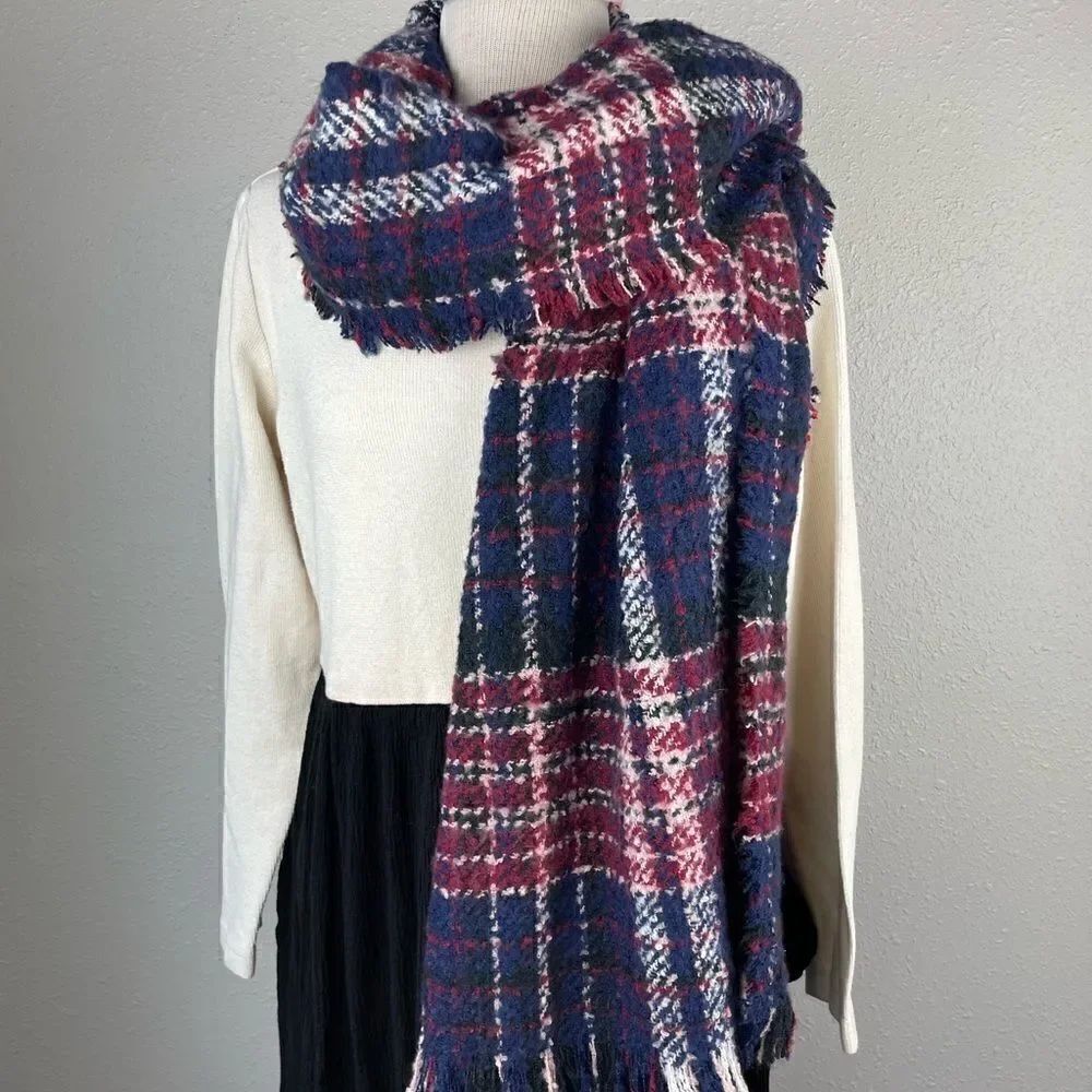 Steve
Madden Plaid Scarf EUC 